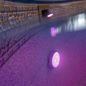 Proyector led color para conectar en válvula de retorno Gre