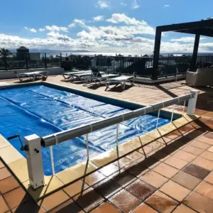 Enrollador móvil Smart IASO para cobertores de piscina · IASO