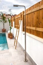 Ducha de jardín Gre de acero inoxidable AISI 304 con grifo lavapiés · Gre