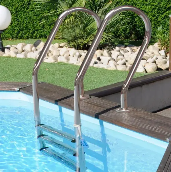 Escalera Gre 3 peldaños de acero inoxidable AISI 304 para piscina de madera · Gre