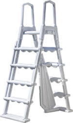 Escalera de seguridad Gre 2×4 peldaños de polietileno con plataforma para piscina elevada · Gre