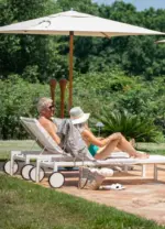 Parasol Antibes IASO 2,2 × 2,2 m con base con ruedas · IASO
