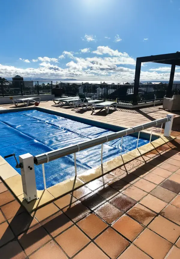 Enrollador móvil Smart IASO para cobertores de piscina · IASO