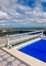 Enrollador móvil Smart IASO para cobertores de piscina · IASO