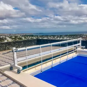 Enrollador móvil Smart IASO para cobertores de piscina · IASO
