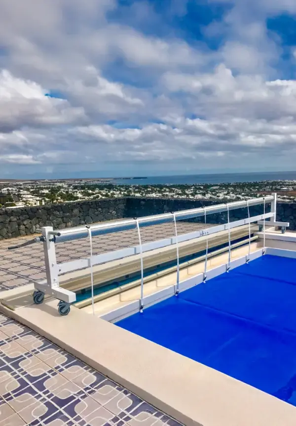 Enrollador móvil Smart IASO para cobertores de piscina · IASO