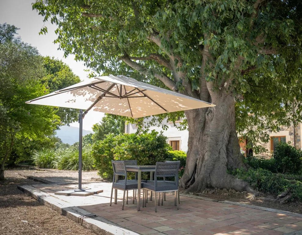 Parasol Tavira Ø 2,5 m: Mástil central o brazo lateral