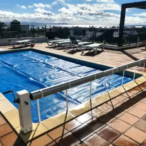 Enrollador móvil Smart IASO para cobertores de piscina · IASO