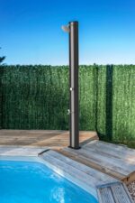 Ducha solar Gre de PVC negro con lavapiés 40 l · Gre